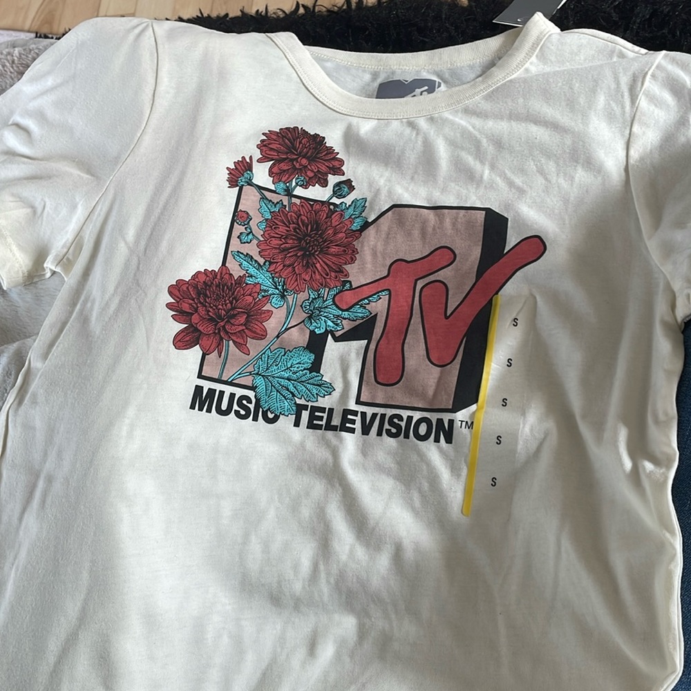 White MTV t-shirt